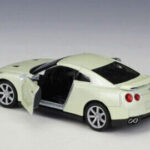 Метална количка Welly - Nissan GT-R, мащаб 1:34