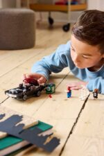 LEGO® Marvel 76309 - Спайдърмен срещу Венъм с мощна кола - Image 4